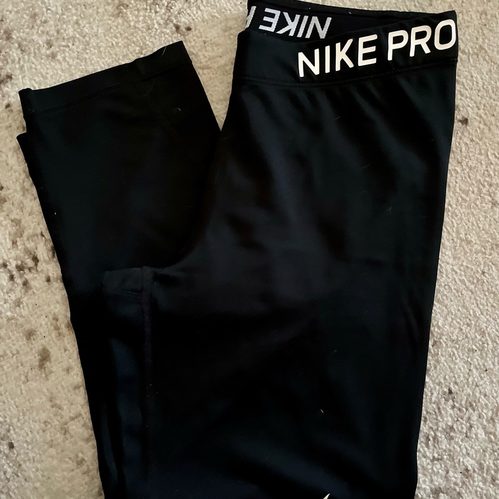 Nike pro capri leggings